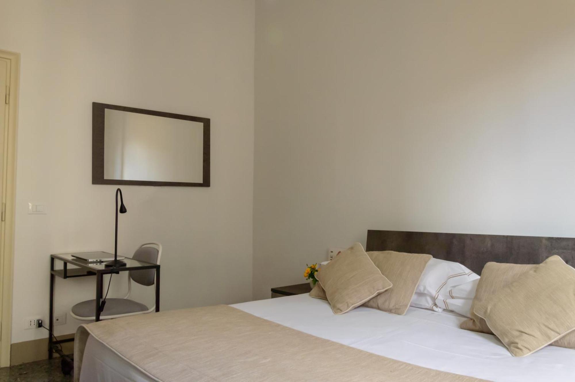 Homelink Firenze - Charlotte Pensión *